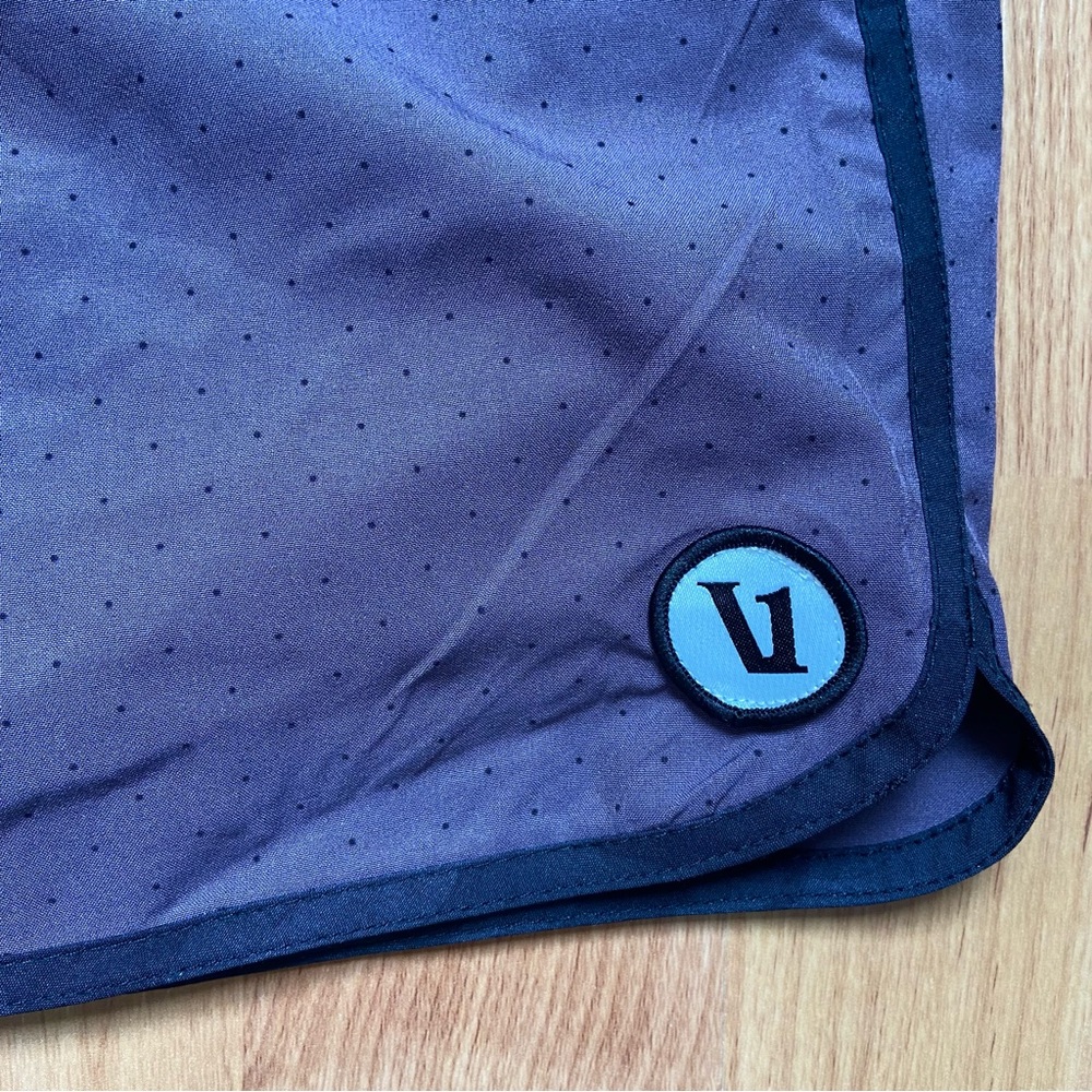 Vuori Men’s Logo Purple Drawstring Shorts Size 32 - Picture 9 of 12